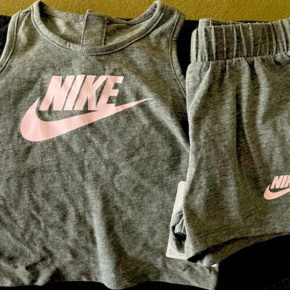 Nike shorts set! 💕💕 - Picture 2 of 2